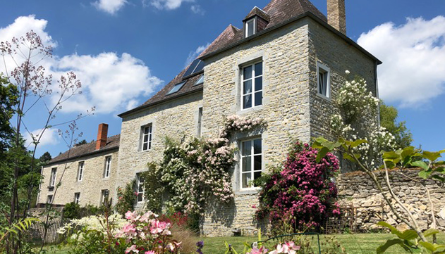 Chateau-Biot-01